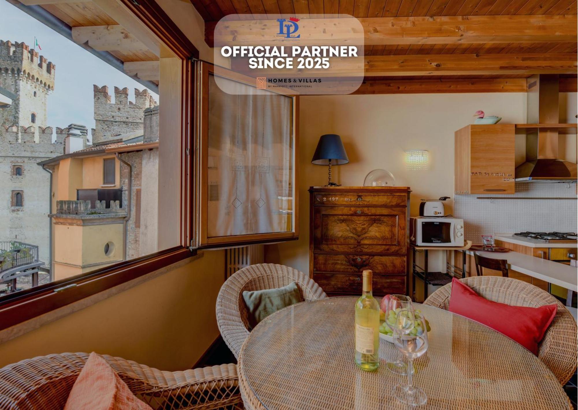 Desenzanoloft Official Partner Marriott Homes & Villas -Penthouse Never Say Never Sirmione Castle View Bagian luar foto