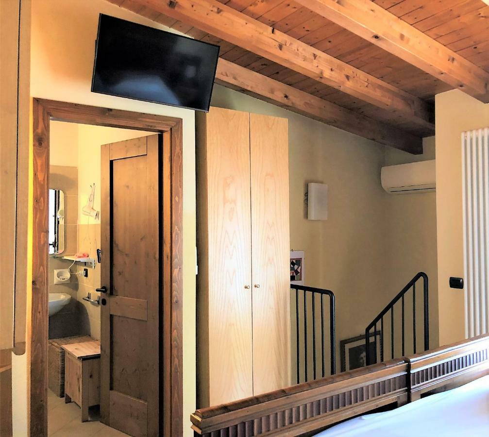 Desenzanoloft Official Partner Marriott Homes & Villas -Penthouse Never Say Never Sirmione Castle View Bagian luar foto