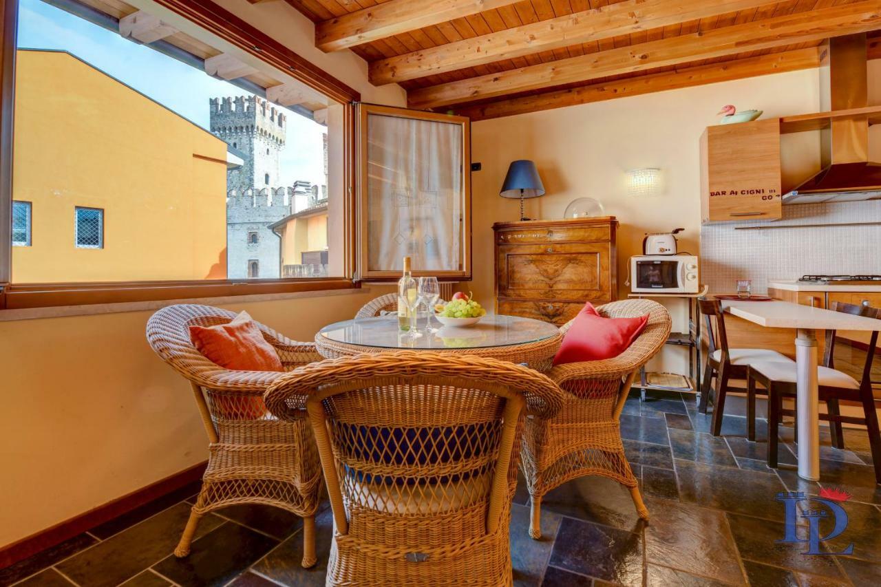 Desenzanoloft Official Partner Marriott Homes & Villas -Penthouse Never Say Never Sirmione Castle View Bagian luar foto