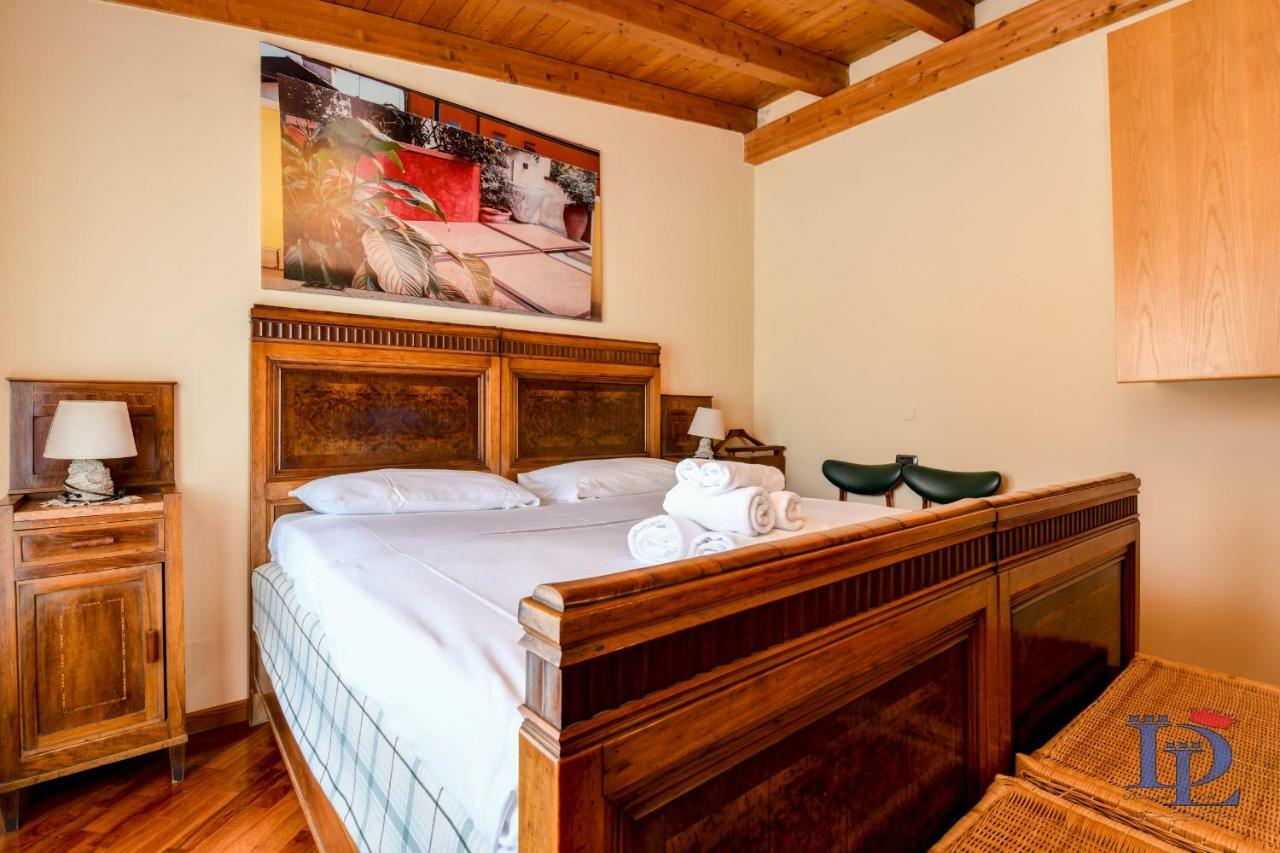 Desenzanoloft Official Partner Marriott Homes & Villas -Penthouse Never Say Never Sirmione Castle View Bagian luar foto