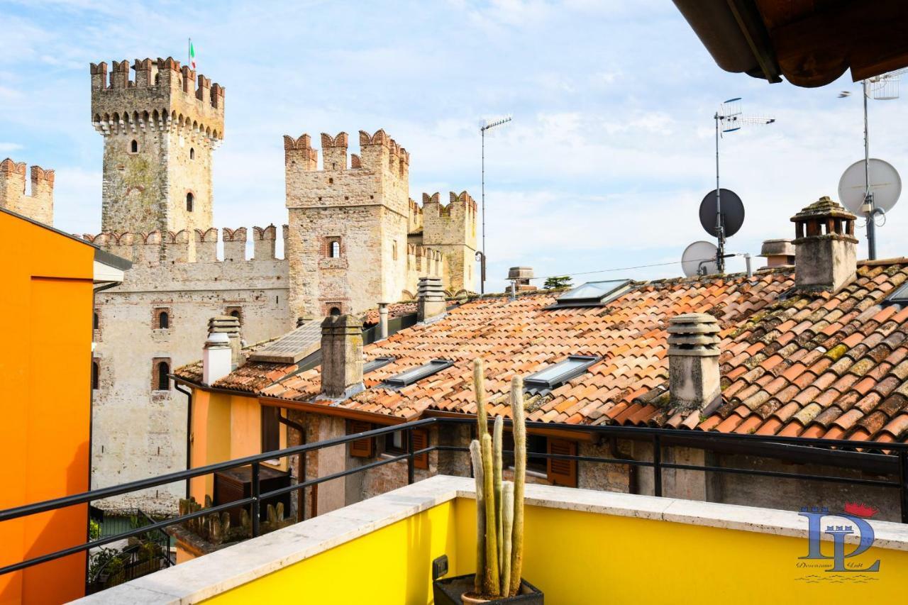 Desenzanoloft Official Partner Marriott Homes & Villas -Penthouse Never Say Never Sirmione Castle View Bagian luar foto